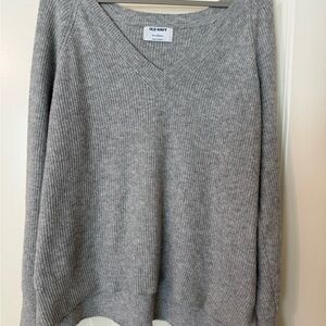 Old Navy Women's V-Neck Sweater in Heather Gray